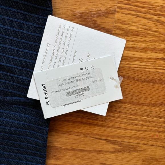 Beyond Yoga Desert Border High Waisted Midi Leggings Blue Red Striped XSmall NWT - Picture 2 of 7